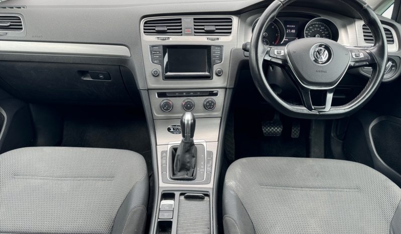 
								Volkswagen Golf full									