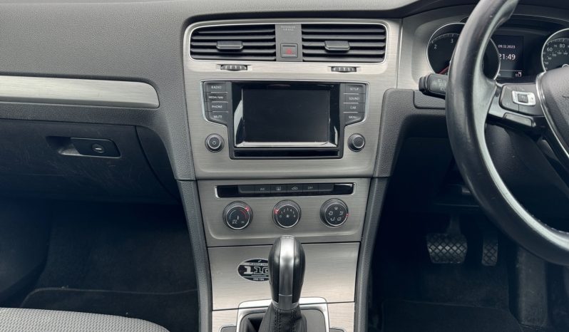 
								Volkswagen Golf full									