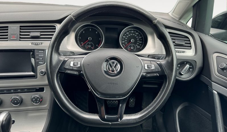 
								Volkswagen Golf full									