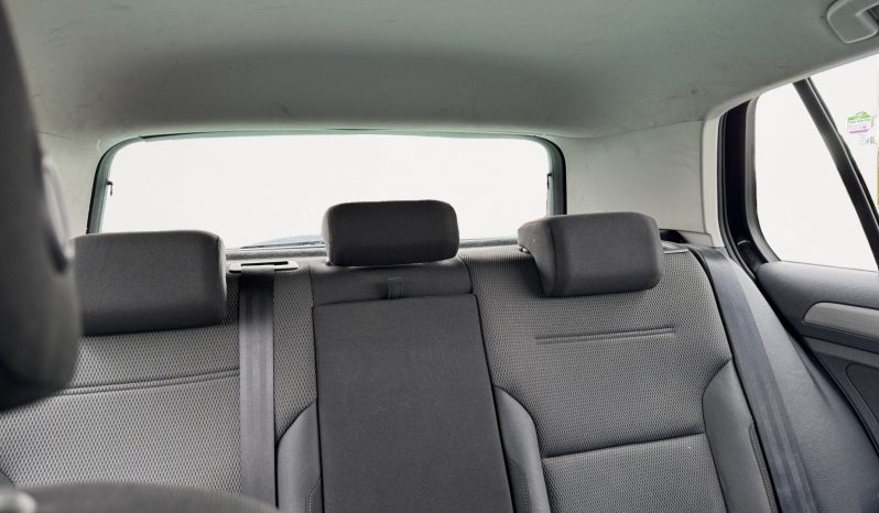 
								Volkswagen Golf full									