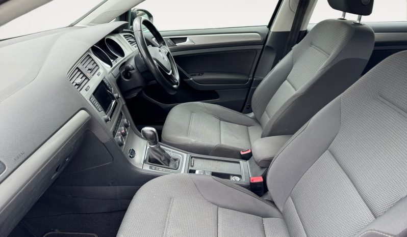 
								Volkswagen Golf full									