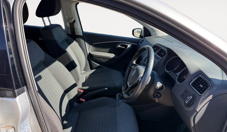 
								VOLKSWAGEN POLO full									