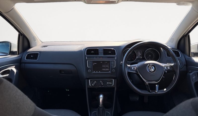 
								VOLKSWAGEN POLO full									