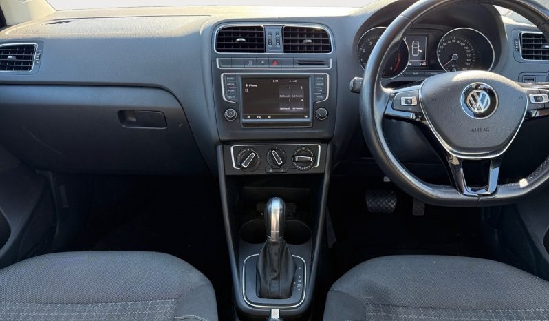 
								VOLKSWAGEN POLO full									