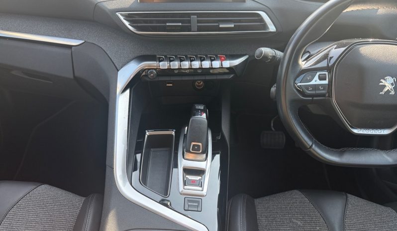 
								PEUGEOT 3008 full									
