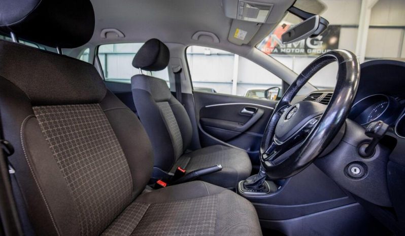 
								VOLKSWAGEN POLO full									