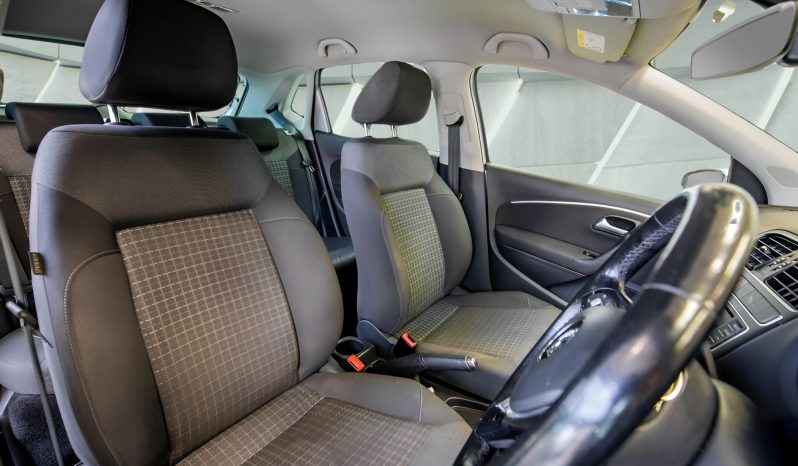 
								VOLKSWAGEN POLO full									