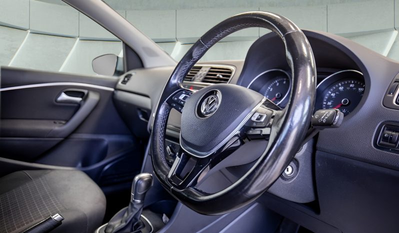 
								VOLKSWAGEN POLO full									