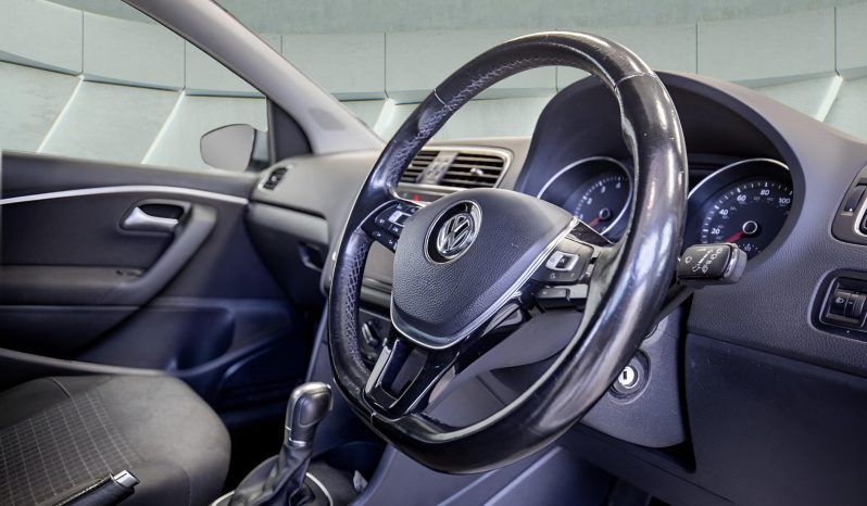 
								VOLKSWAGEN POLO full									