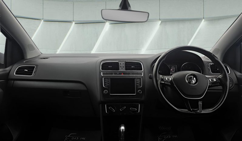 
								Volkswagen Polo full									