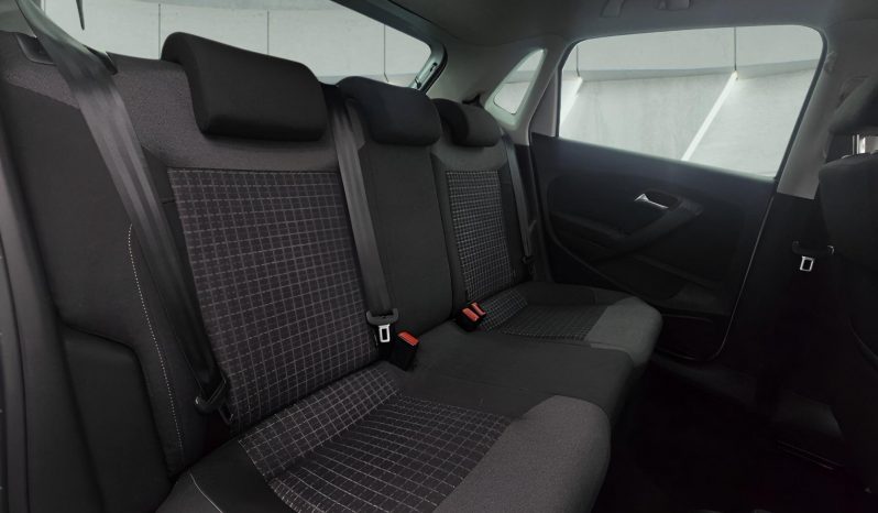 
								Volkswagen Polo full									