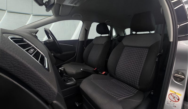 
								Volkswagen Polo full									