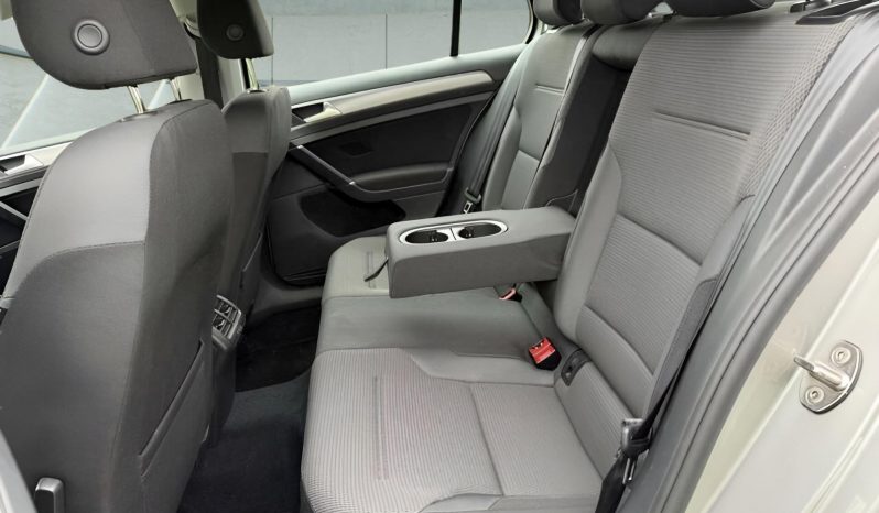 
								VOLKSWAGEN GOLF full									