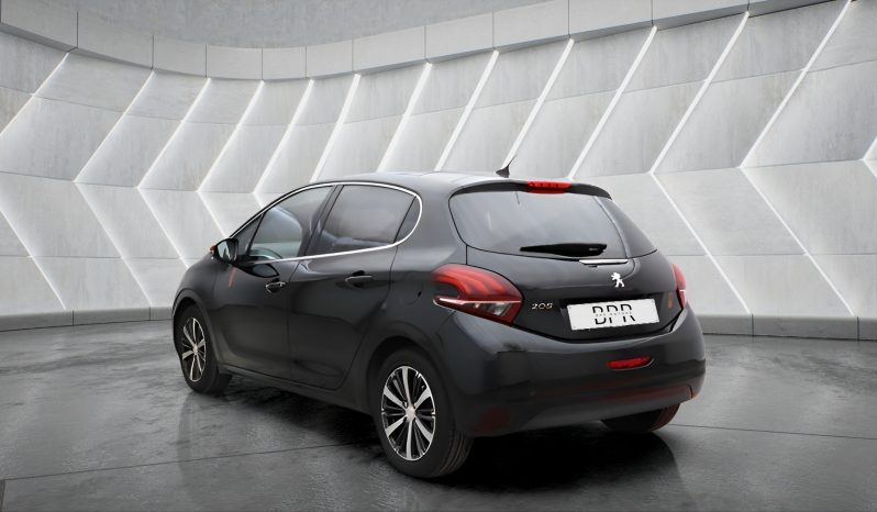 
								PEUGEOT 208 full									