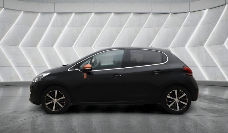 
								PEUGEOT 208 full									